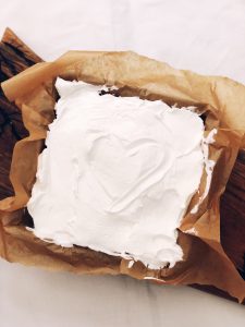 Ciasto kruche z rabarbarem i bezą