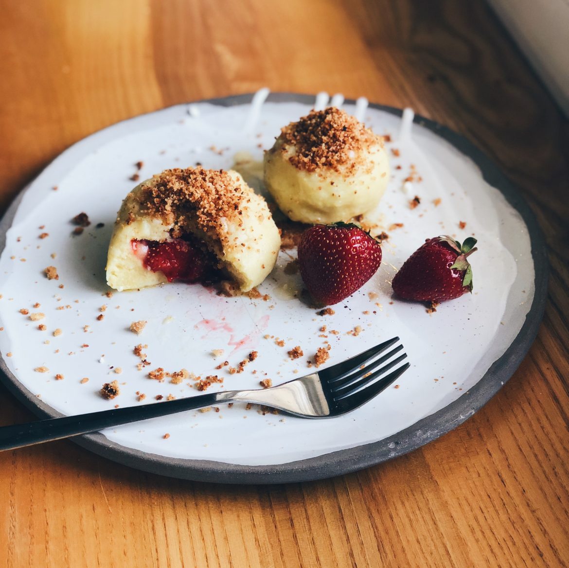 Knedle z truskawkami.